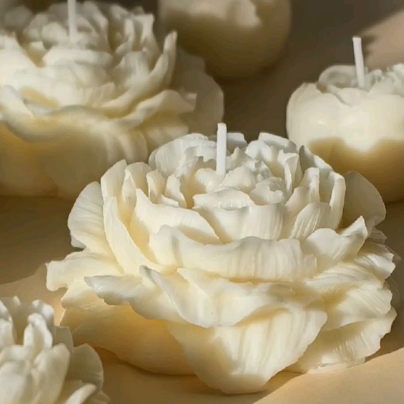 Peony candle (M)