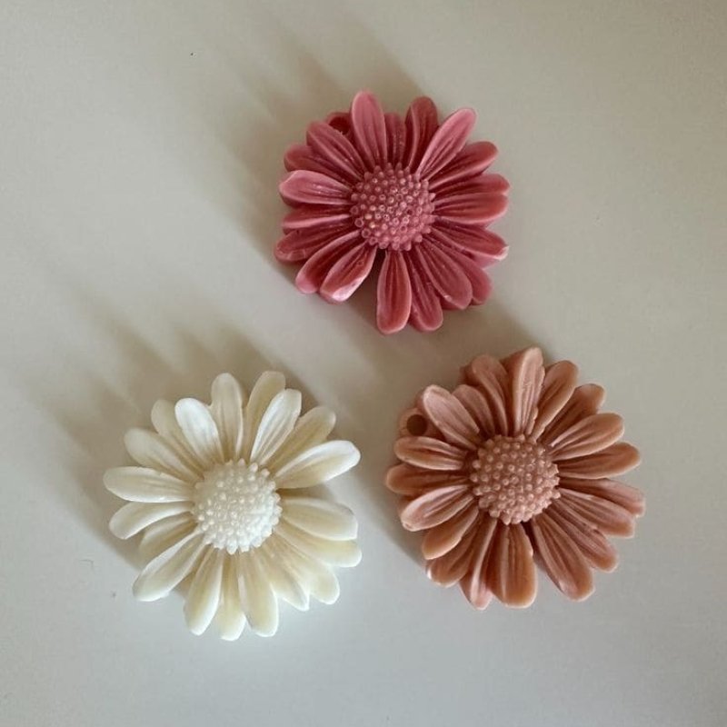Daisy candle