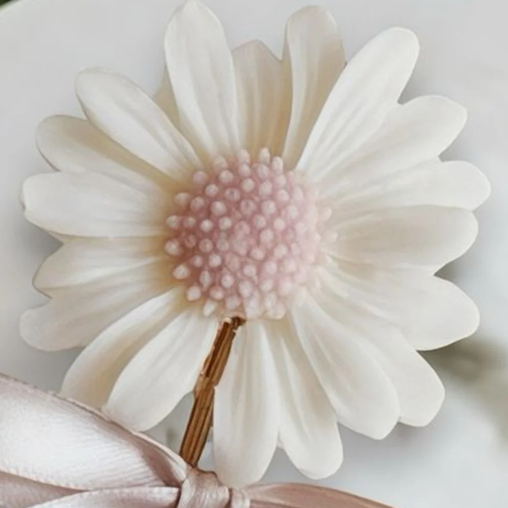 Daisy candle