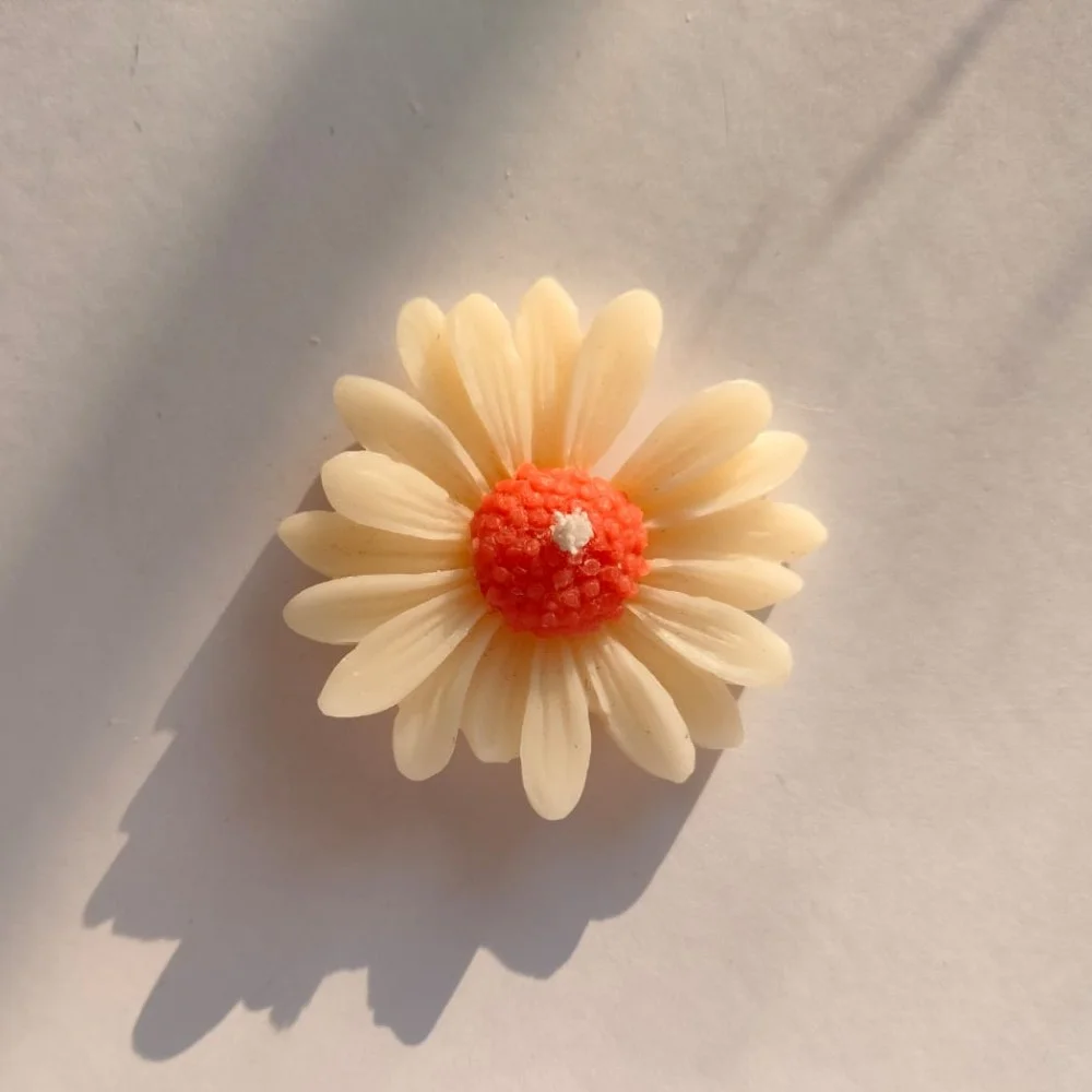 Daisy candle